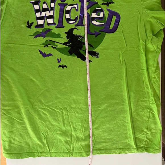 Womens Neon Green Flying Wicked Witch & Bats & T-Shirt - Picture 8 of 12